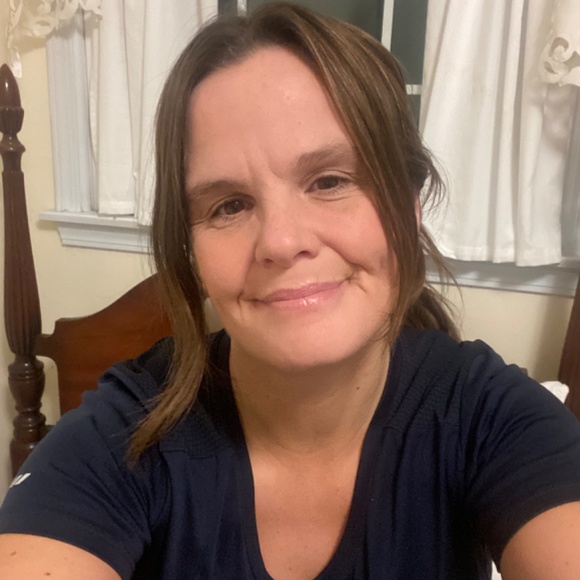 Meet your Posher, Beth - Picture 2 of 10